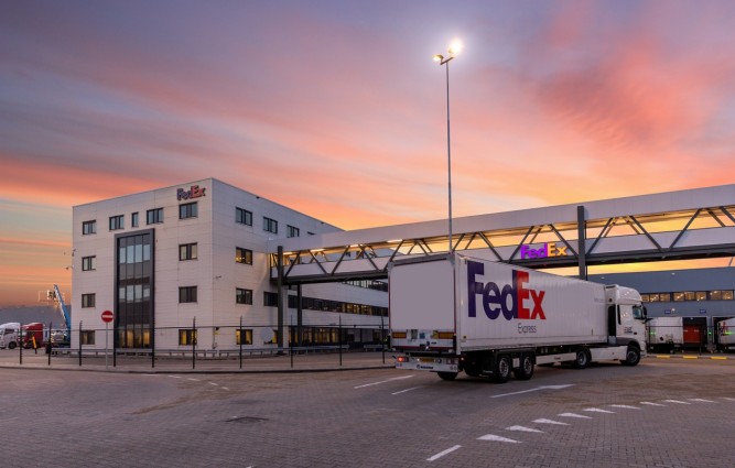 FedEx heropent zijn Duiven International Road Center
