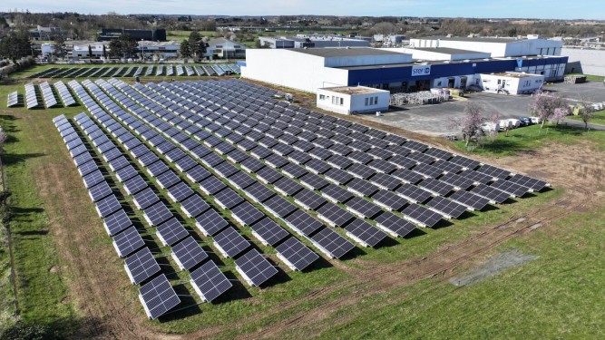 Stef commande dix centrales solaires au sol démontables à VMH Energies