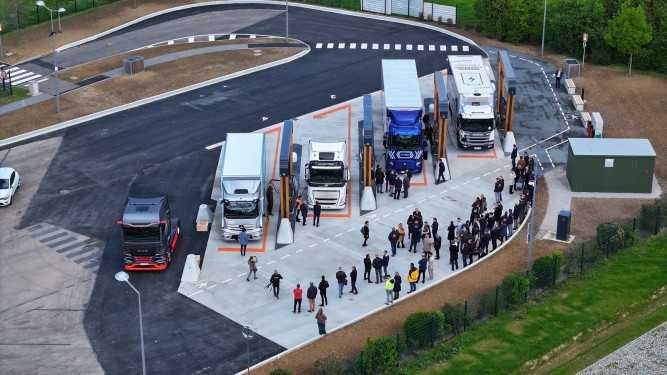 Milence inaugure son premier hub de recharge électrique pour poids lourds à 40 km de Rouen